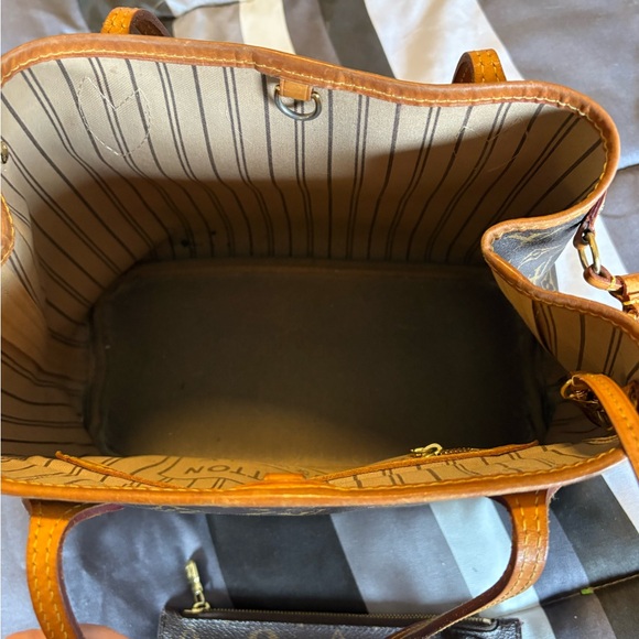 Louis Vuitton Monogram Tote Bag - Picture 8 of 13